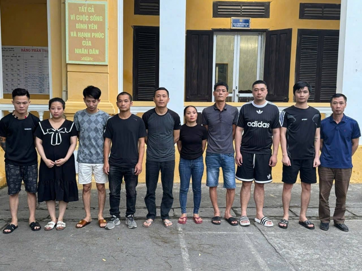 Các đối tượng và tang vật vụ án. (Ảnh: CATB)