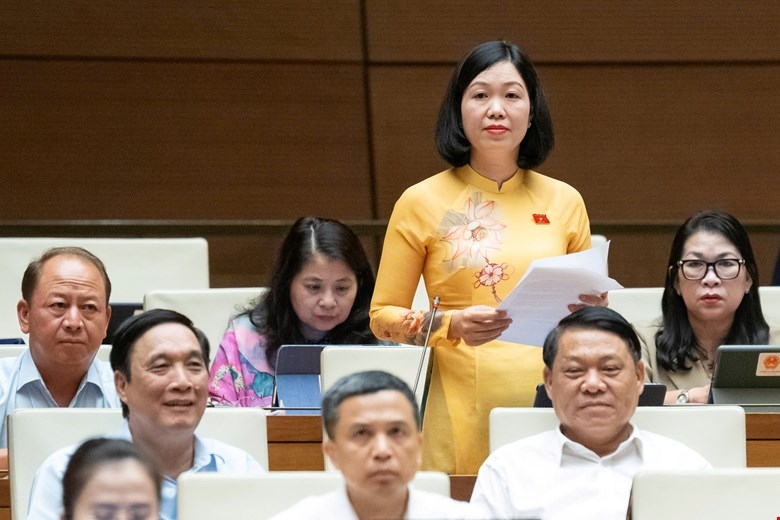 ĐB Nguyễn Thị Lan Anh, Đoàn Lào Cai nêu ý kiến thảo luận. (Ảnh: Media Quốc hội)