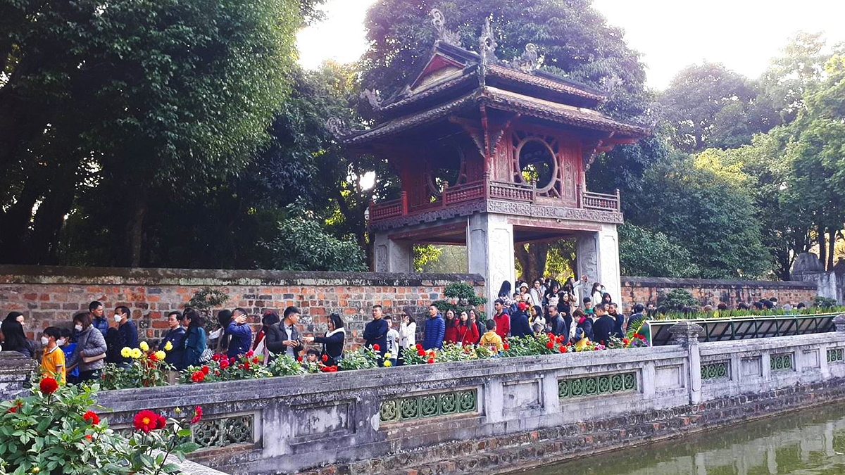 Trong 5 tháng đầu năm 2025, Hà Nội đón khách du lịch ước đạt 12,77 triệu lượt, tăng 10,9% so với cùng kỳ 2024.