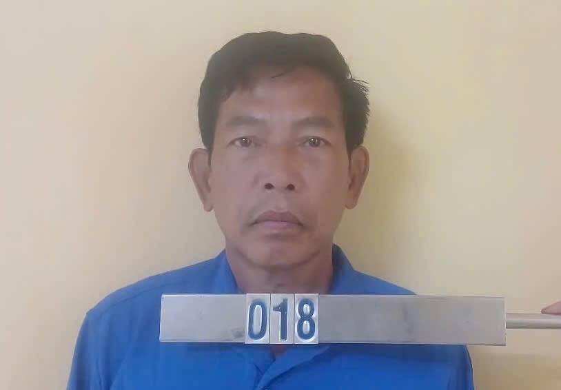 Đối tượng Vũ Văn Huân (59 tuổi) bị tạm giữ về hành vi chống người thi hành công vụ. (Ảnh: Công an Đắk Nông cung cấp)