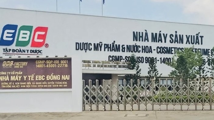 Công ty Cổ phần Nhà máy y tế EBC Đồng Nai sản xuất kem chống nắng Hanayuki Sunscreen Body (Ảnh: Công an tỉnh Đồng Nai)