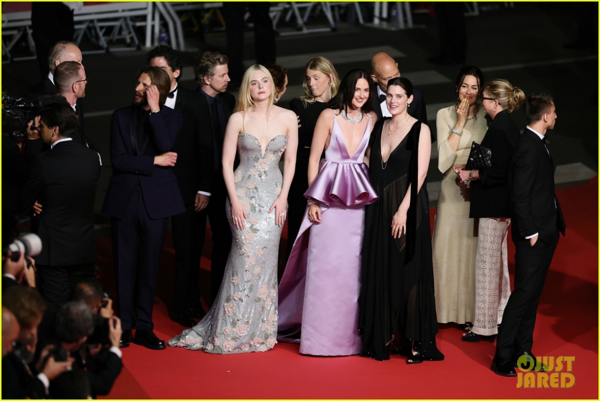 Đoàn phim "Sentimental Value" trên thảm đỏ LHP Cannes