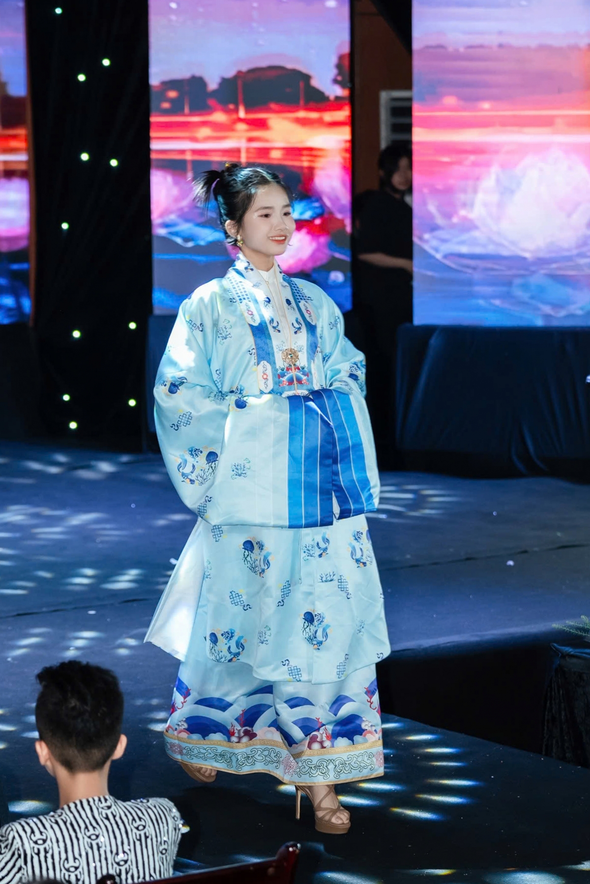 Nguyễn Huỳnh Yến Trang sinh năm 2012, hiện đang là học sinh Trường THCS Đức Trí (TPHCM)