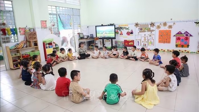 Một buổi học của học sinh trường mầm non. Ảnh: TTXVN