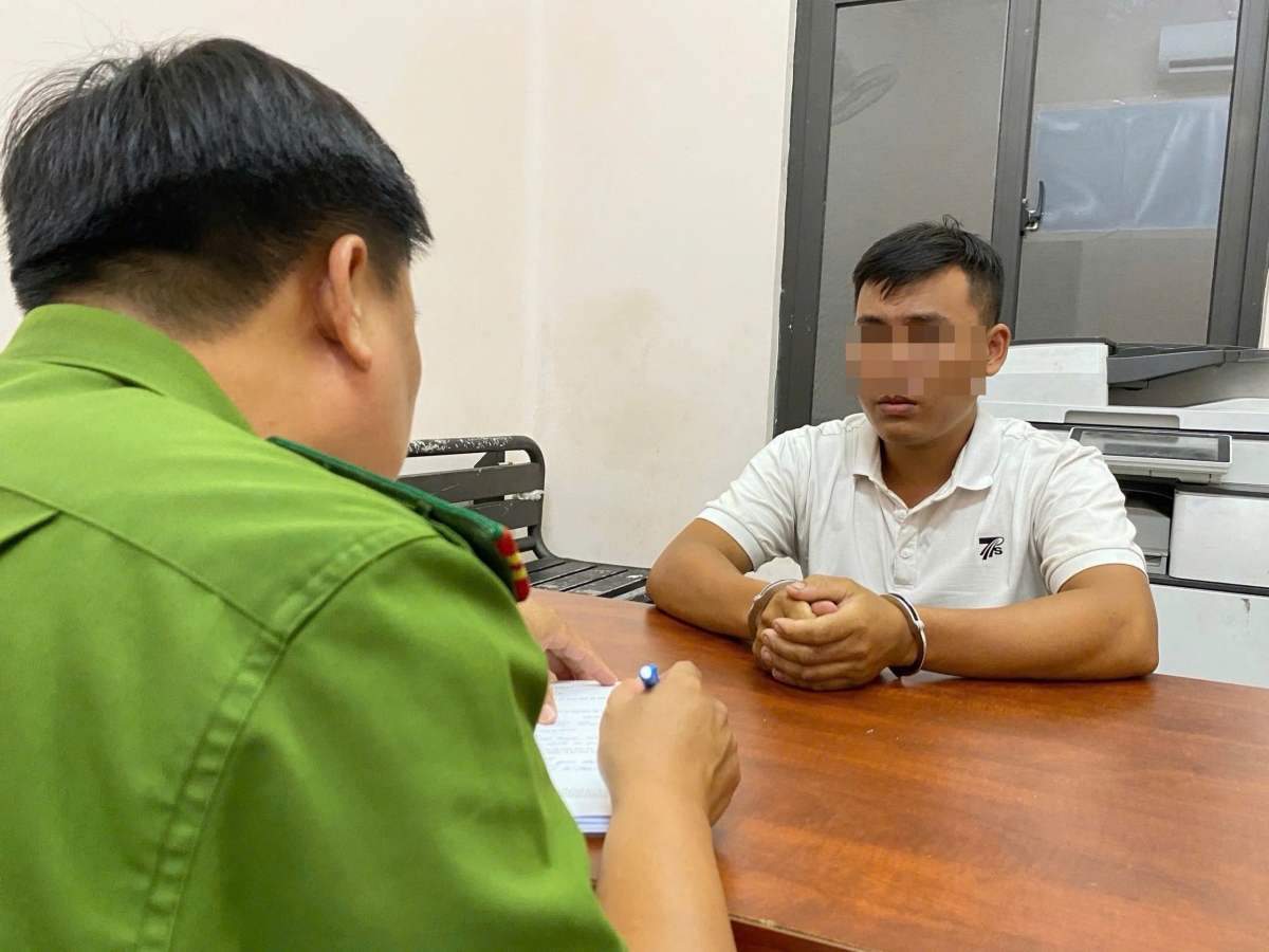 Nghi phạm Lê Duy Đạt tại cơ quan công an. (Ảnh: CACC)