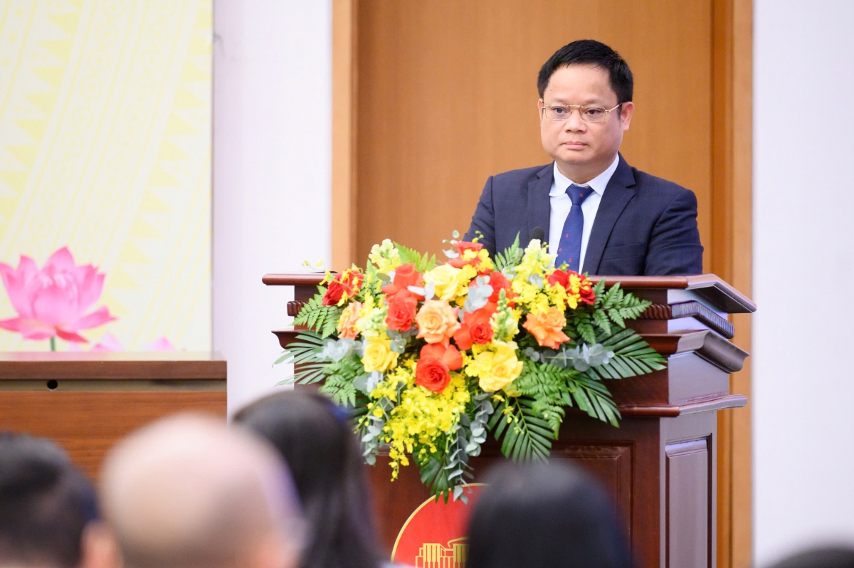 Phó Chủ nhiệm Văn phòng Quốc hội Vũ Minh Tuấn thông tin tại cuộc họp báo. (Ảnh: Media Quốc hội)