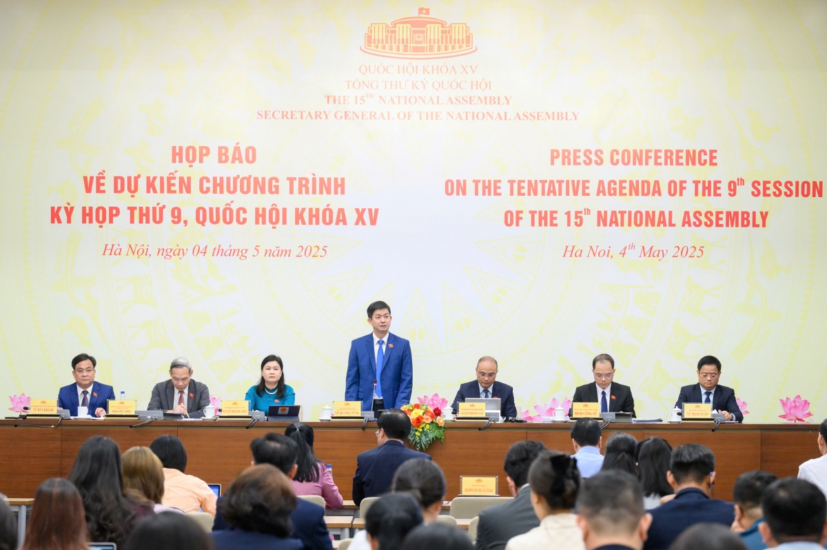 Chủ nhiệm Văn phòng Quốc hội Lê Quang Tùng chủ trì cuộc họp báo quốc tế chiều 4/5 về dự kiến chương trình Kỳ họp thứ 9, Quốc hội khóa XV. (Ảnh: Media Quốc hội)