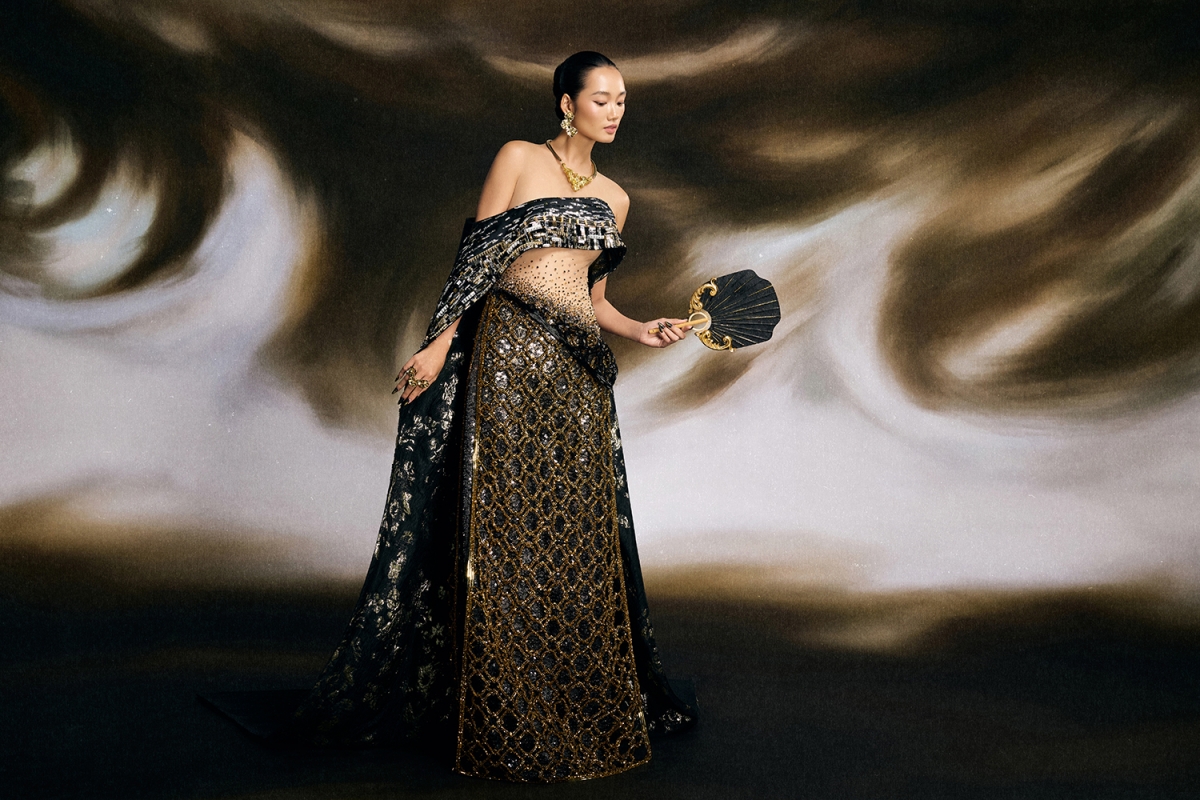 Bộ trang phục lấy cảm hứng từ vẻ đẹp quyền quý và tinh tế của Nam Phương Hoàng hậu