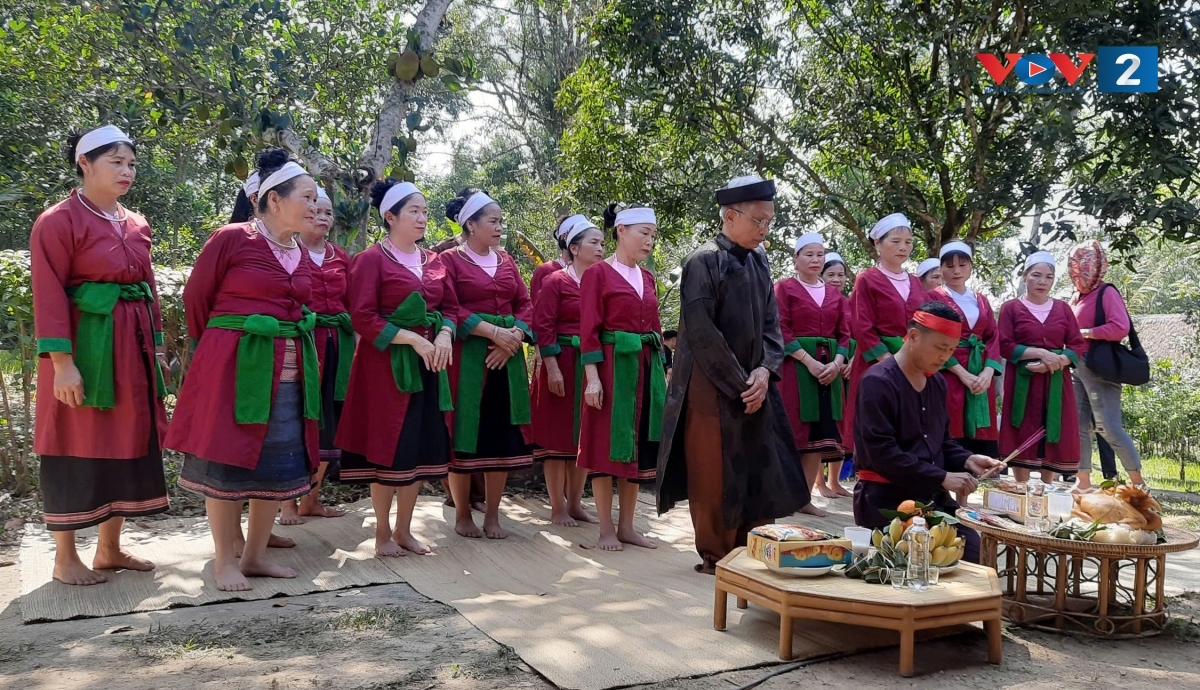 Dù dân số không đông nhưng người Thổ vẫn gìn giữ nhiều phong tục, tập quán truyền thống