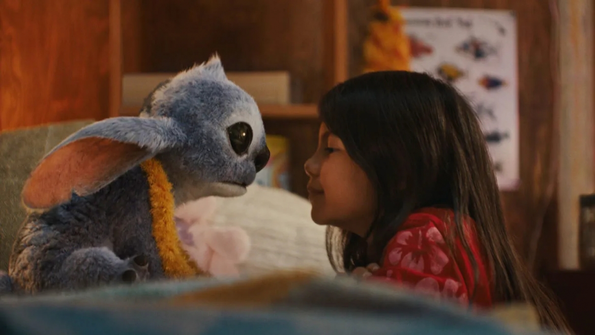 “Lilo &amp; Stitch” với nhiều yếu tố hoài niệm đã thu hút lượng lớn khán giả tới rạp.
