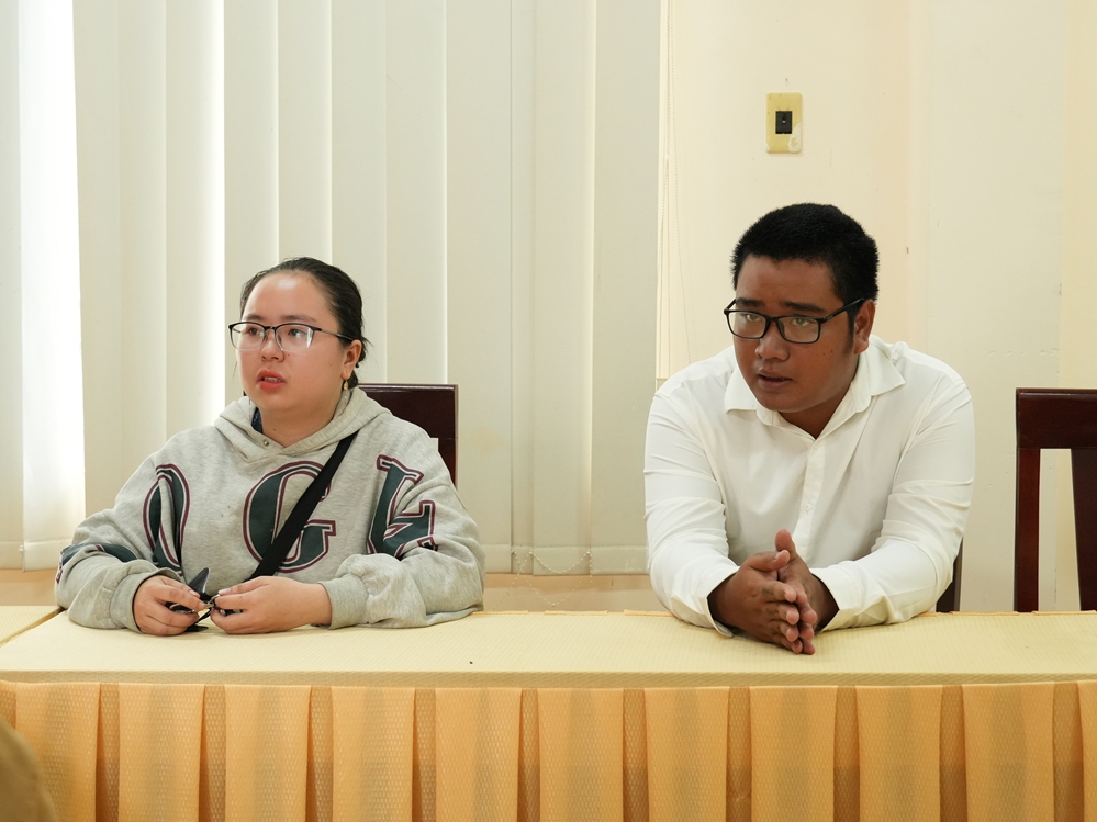 Trần Thị Huỳnh Như và Danh Lợi tại cơ quan Công an (Ảnh: Thế Phong)
