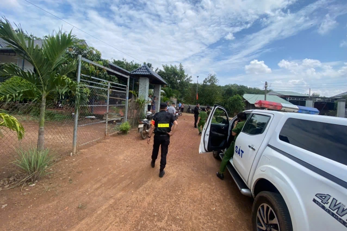 Lực lượng chức năng có mặt điều tra vụ việc 