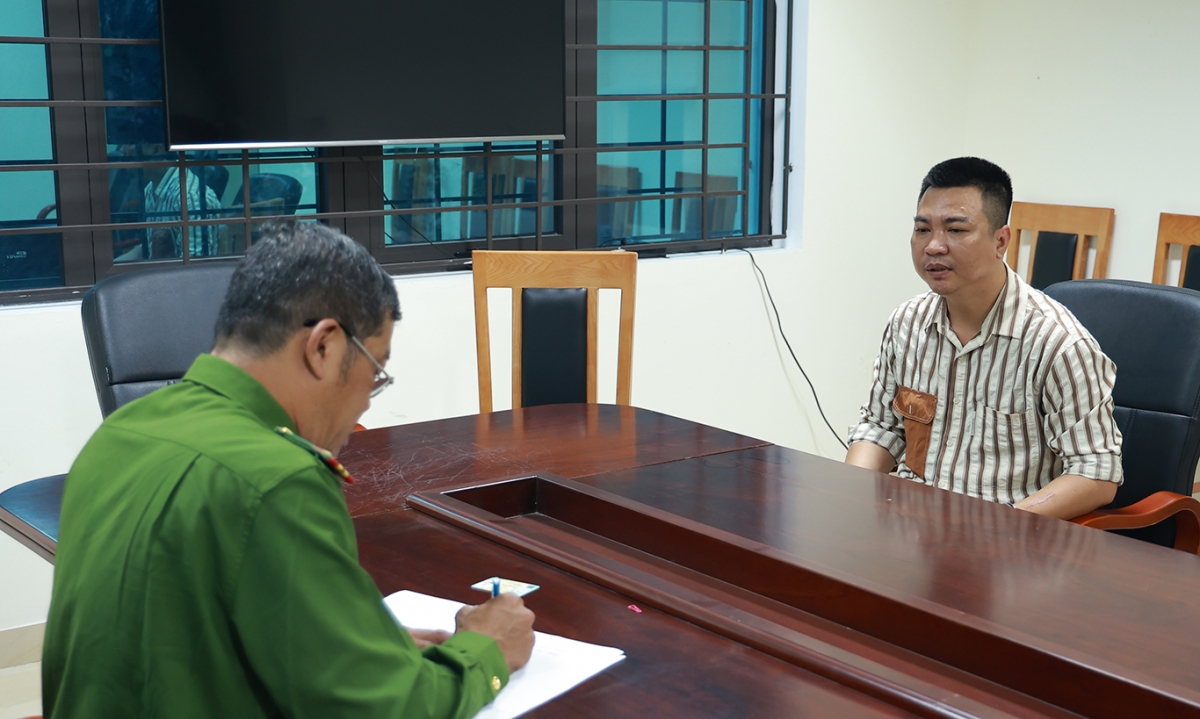 Ngô Đức Dũng tại cơ quan Công an.