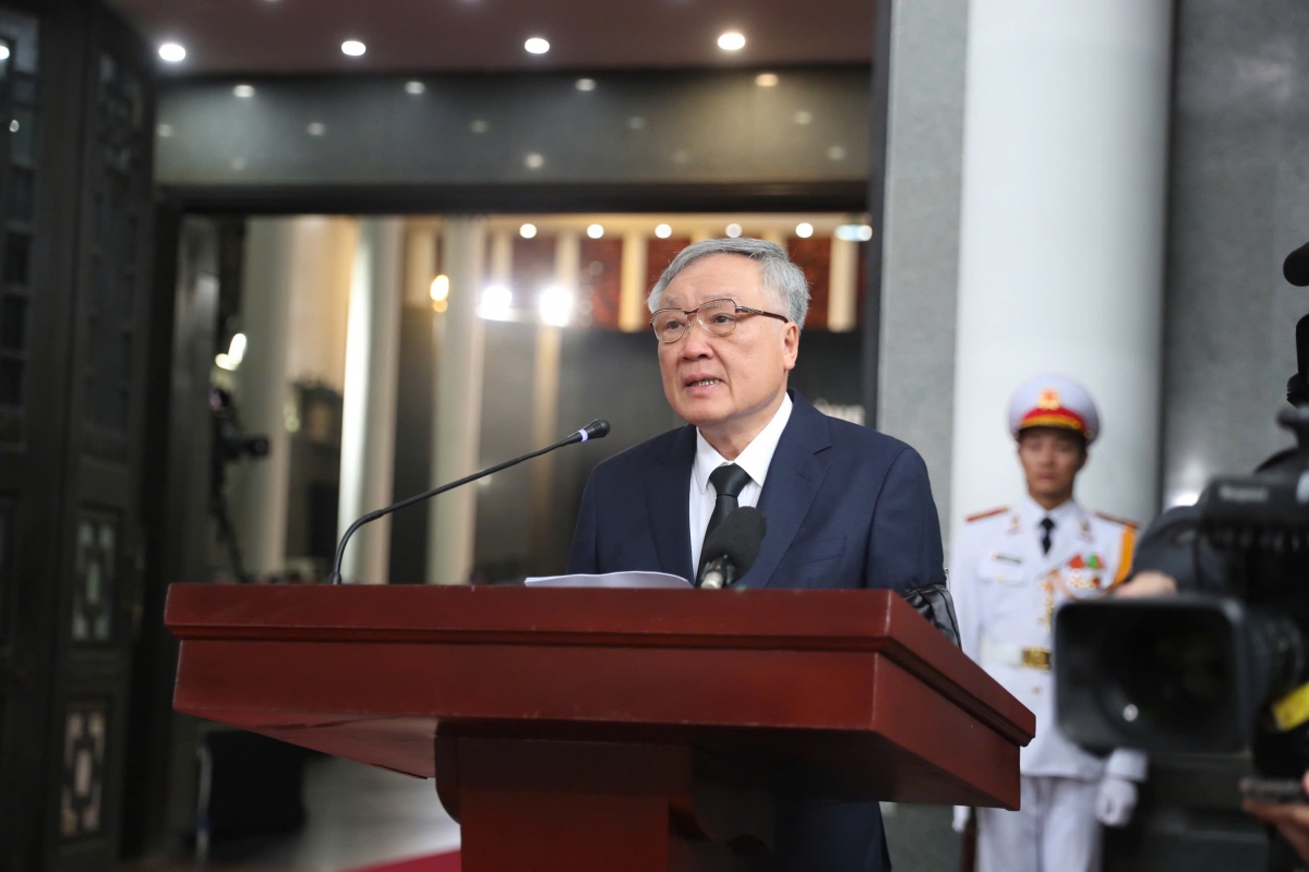 Phó Thủ tướng Thường trực Chính phủ, Trưởng ban Tổ chức Lễ quốc tang điều hành chương trình lễ tang. Ảnh: Đinh Trung