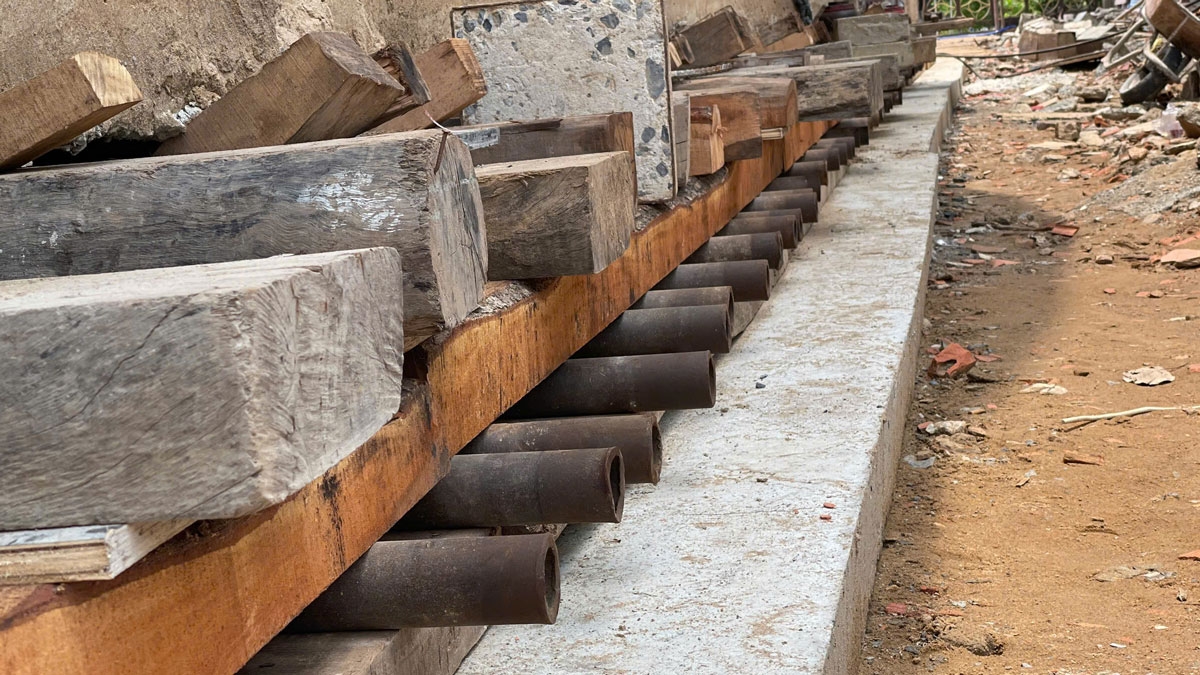 Đơn vị thi công dùng con lăn để di chuyển tòa nhà 