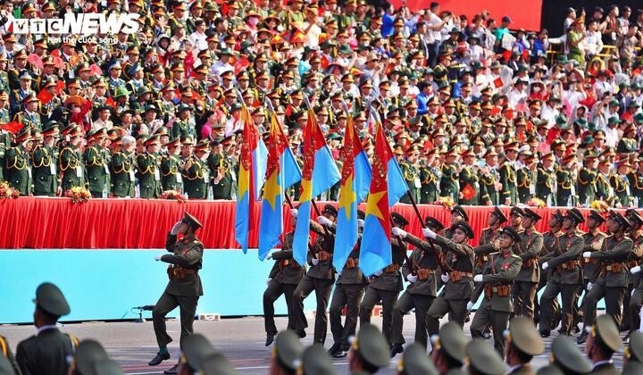 Lễ diễu binh diễu hành kỷ niệm 50 năm Giải phóng miền Nam, thống nhất đất nước. (Ảnh: Lương Ý)