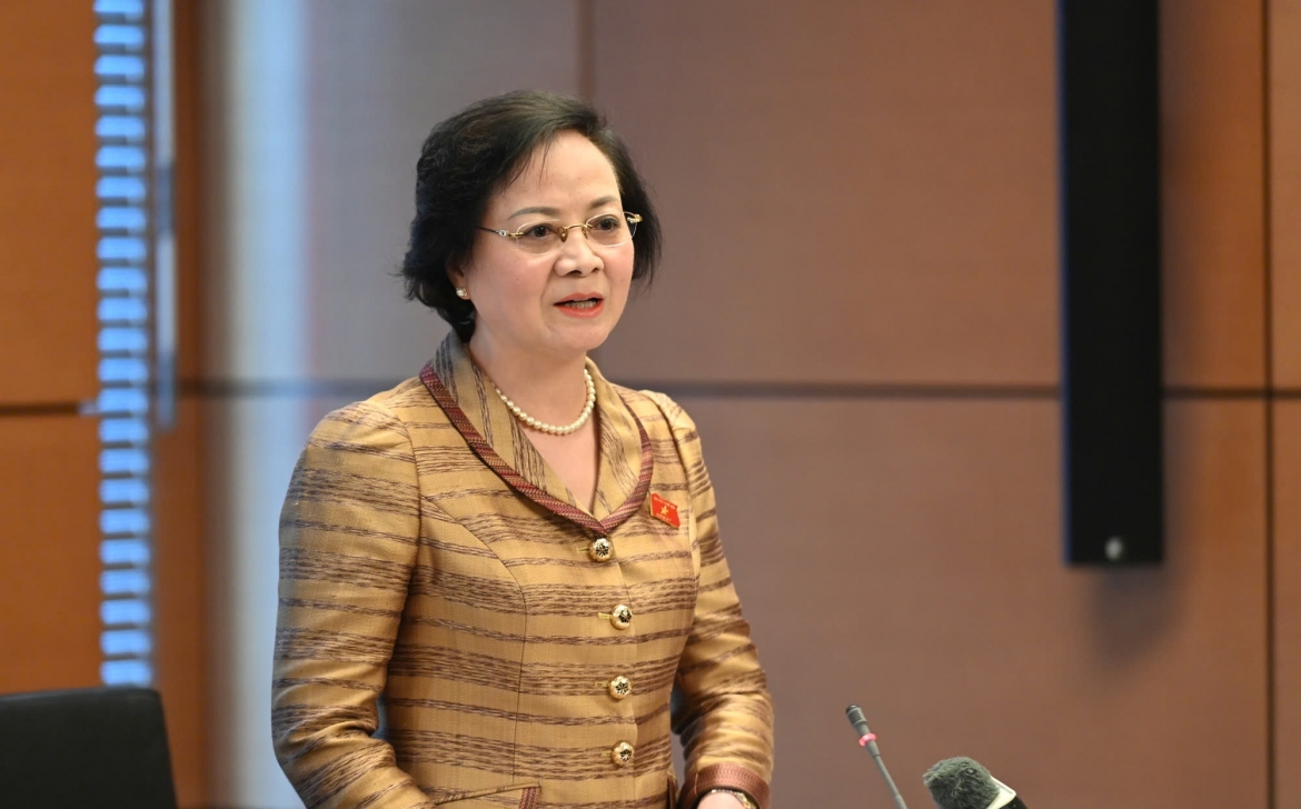 Bộ trưởng Bộ Nội vụ Phạm Thị Thanh Trà thảo luận tại tổ chiều ngày 7/5. (Ảnh: Phạm Đông)