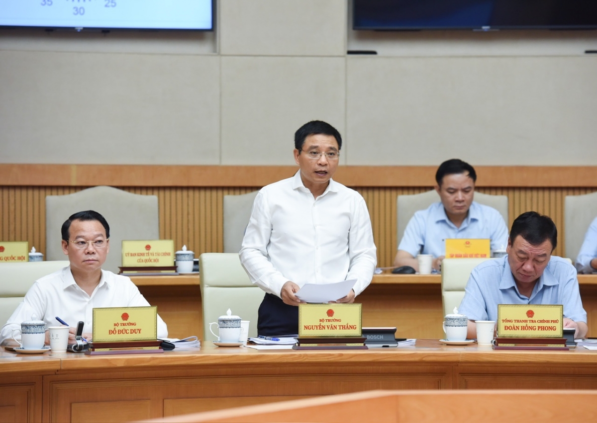 Bộ trưởng Bộ Tài chính Nguyễn Văn Thắng nêu rõ, chính sách thuế đối ứng của Mỹ tạo bất ngờ với hầu hết các quốc gia, ngay lập tức ảnh hưởng tiêu cực đến tâm lý doanh nghiệp, nhà đầu tư toàn cầu.