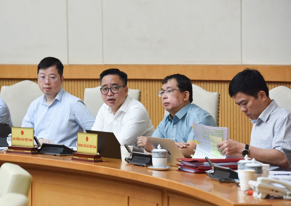 Các đại biểu tại phiên họp Chính phủ thường kỳ tháng 4.