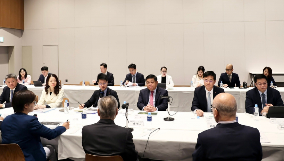 Phó Thủ tướng Nguyễn Chí Dũng tiếp Chủ tịch HĐQT Tập đoàn Rapidus, Higashi Tetsuro. Ảnh: VGP