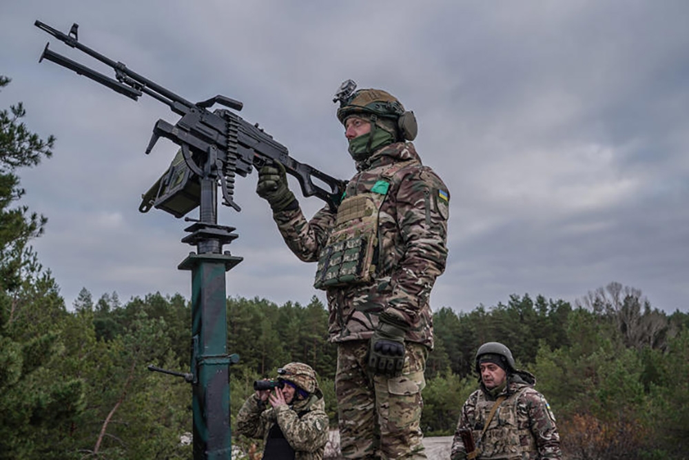 Đơn vị phòng không di động của Ukraine sử dụng súng máy đặt trên xe tải để bắn hạ UAV Nga. Ảnh: Getty
