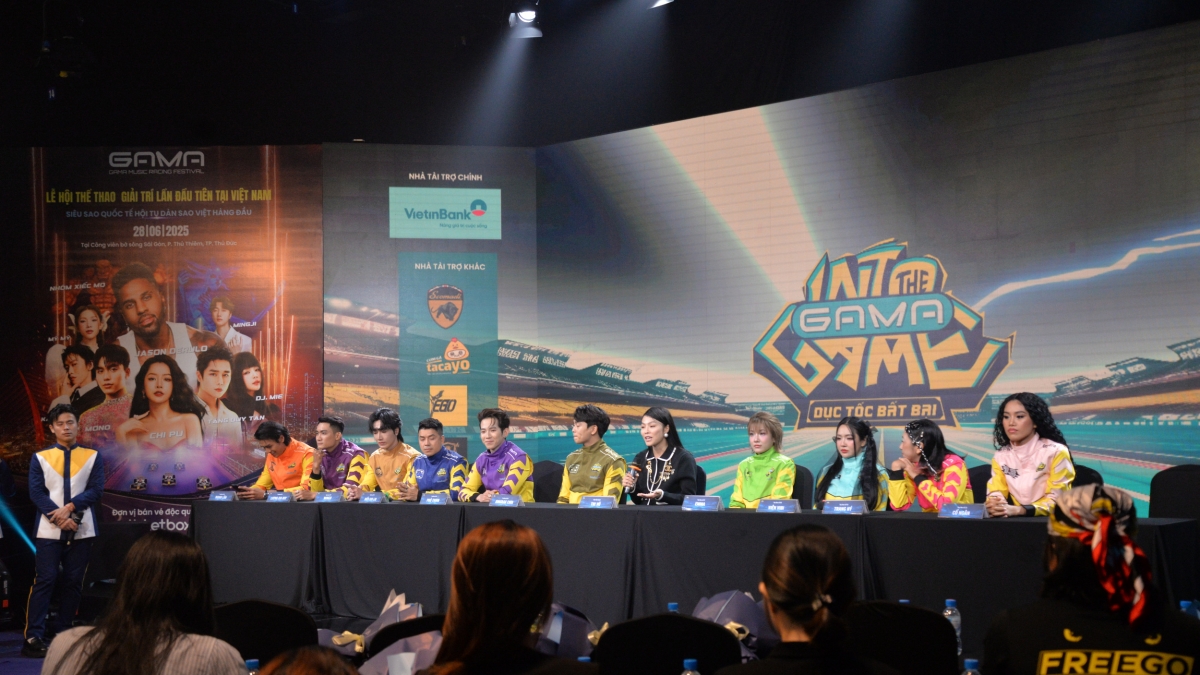 Các thí sinh trả lời trong buổi họp báo gameshow GAMA: Dục tốc bất bại.