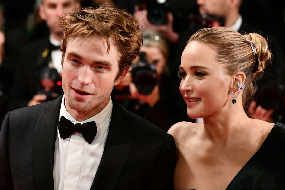 Robert Pattinson và Jennifer Lawrence