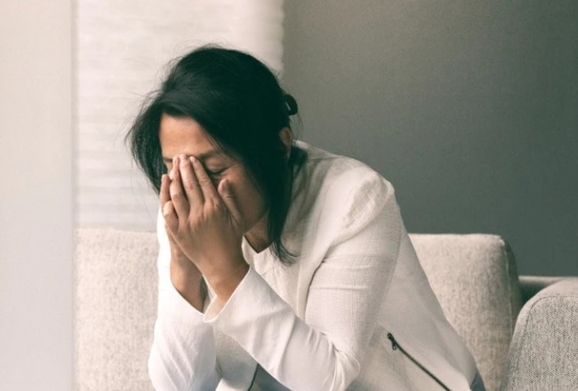 Tôi đang suy nghĩ có nên bán nhà cho con đi du học (Ảnh minh họa, nguồn: KT)