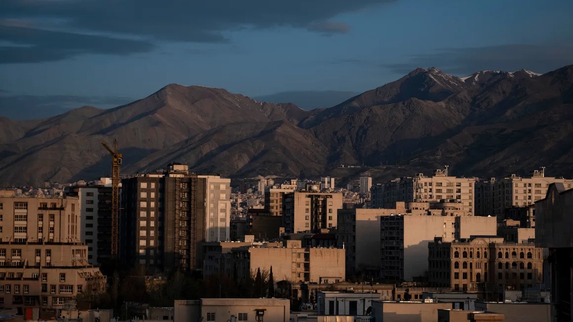 Một góc nhìn về thủ đô Tehran, Iran, ngày 31/3/2025. . Ảnh: NurPhoto/Getty