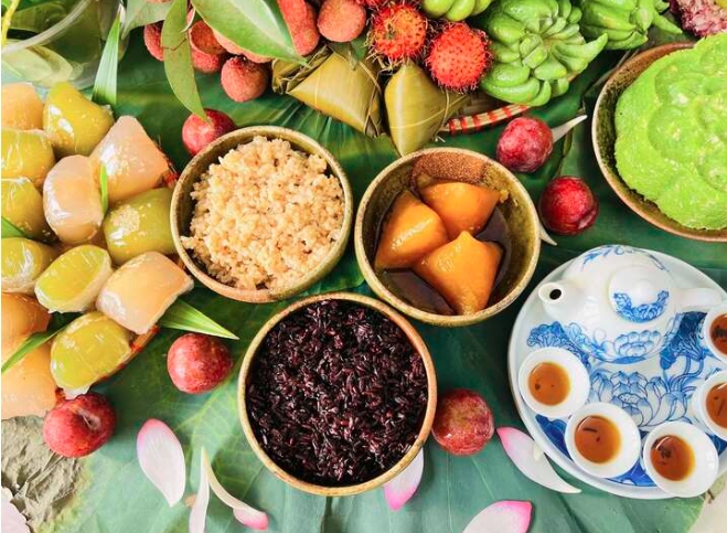 Trong mâm cúng không thể thiếu món rượu nếp hay cơm rượu. (Ảnh: Nguyễn Hồng Thúy)