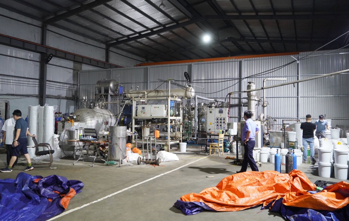 Đường dây sản xuất được trang bị hệ thống dây chuyền máy móc hiện đại