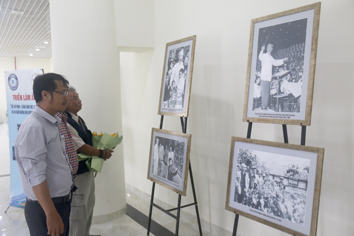 Thông qua triển lãm, người xem cảm nhận sâu sắc về cuộc đời, sự nghiệp của Chủ tịch Hồ Chí Minh