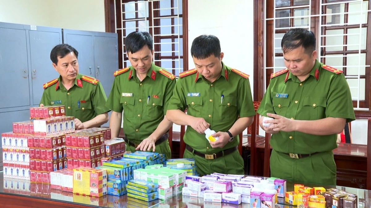 Phòng Cảnh sát kinh tế Công an tỉnh Thanh Hóa triệt phá đường dây sản xuất, buôn bán thuốc tân dược giả qui mô lớn vào tháng 4/2025 (Ảnh CACC)