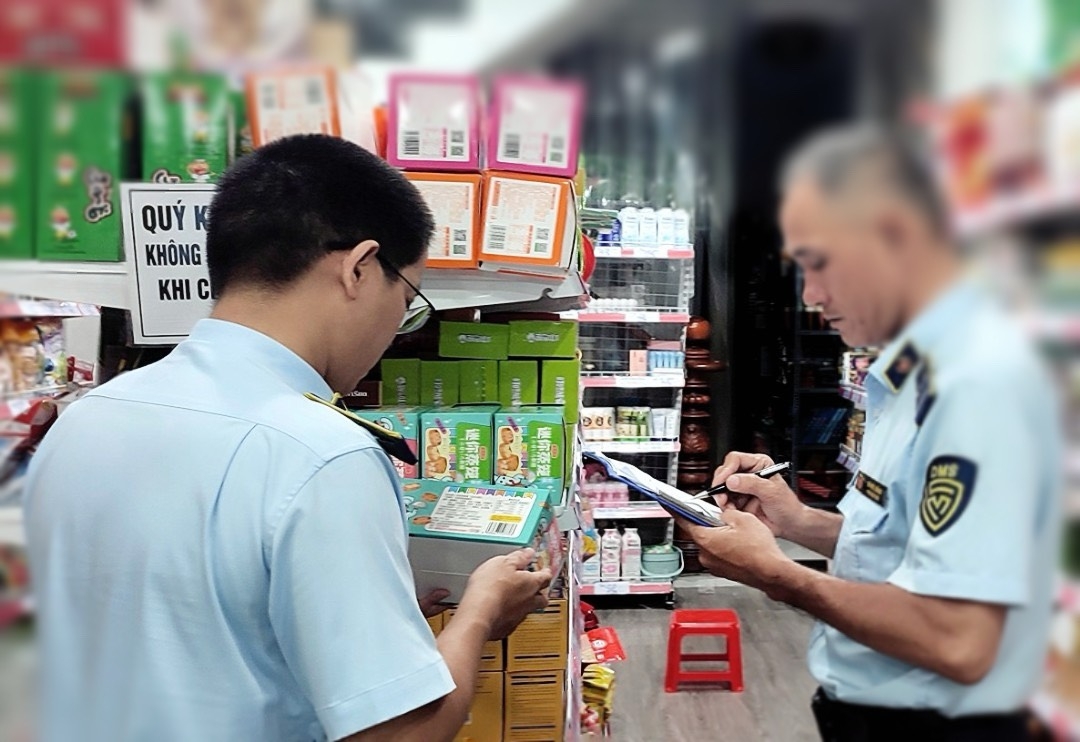Hoạt động thanh tra, kiểm tra thuốc, thực phẩm chức năng của Chi cục Quản lý thị trường TP.HCM (Ảnh: Tư liệu)