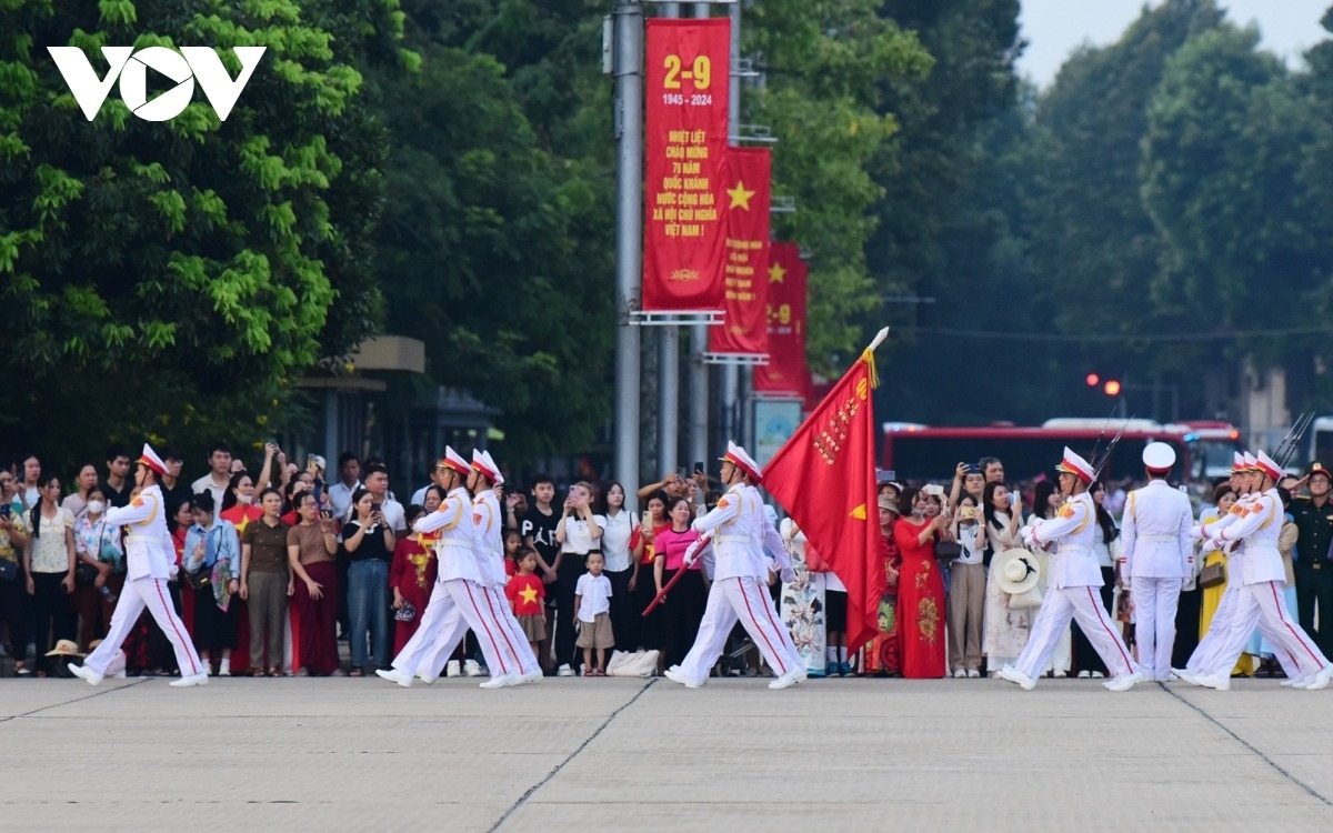 Dịp lễ Quốc khánh 2/9/2024, lễ thượng cờ chào mừng 79 năm Quốc khánh nước CHXHCN Việt Nam được tổ chức tại Quảng trường Ba Đình đã thu hút rất đông người dân và du khách. Ảnh: Hoàng Long