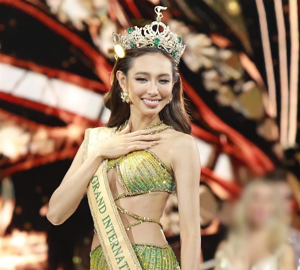 Thùy Tiên đăng quang Miss Grand International 2021