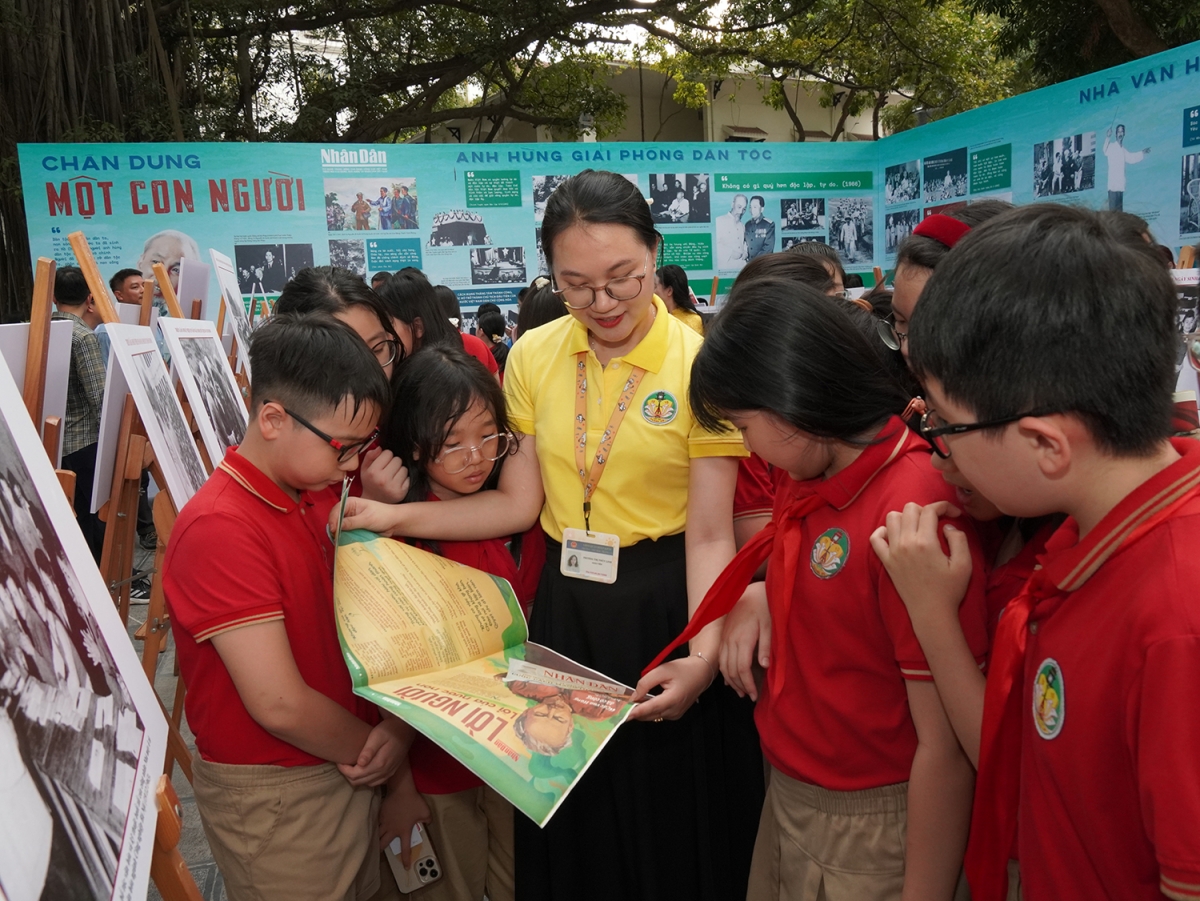 Ấn phẩm đặc biệt tập hợp các bài viết chuyên sâu của nhiều học giả, khẳng định tư tưởng Hồ Chí Minh là ngọn đuốc soi đường cho hiện tại và tương lai dân tộc.