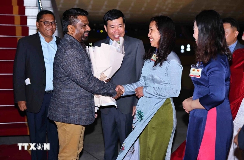 Lễ đón Tổng thống nước Cộng hòa Xã hội Chủ nghĩa Dân chủ Sri Lanka Anura Kumara Dissanayaka tại sân bay Quốc tế Nội Bài. (Ảnh: Minh Đức/TTXVN)