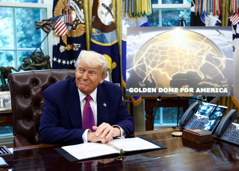 Tổng thống Donald Trump công bố kế hoạch "Vòm Vàng" tại Nhà Trắng. Ảnh: Reuters