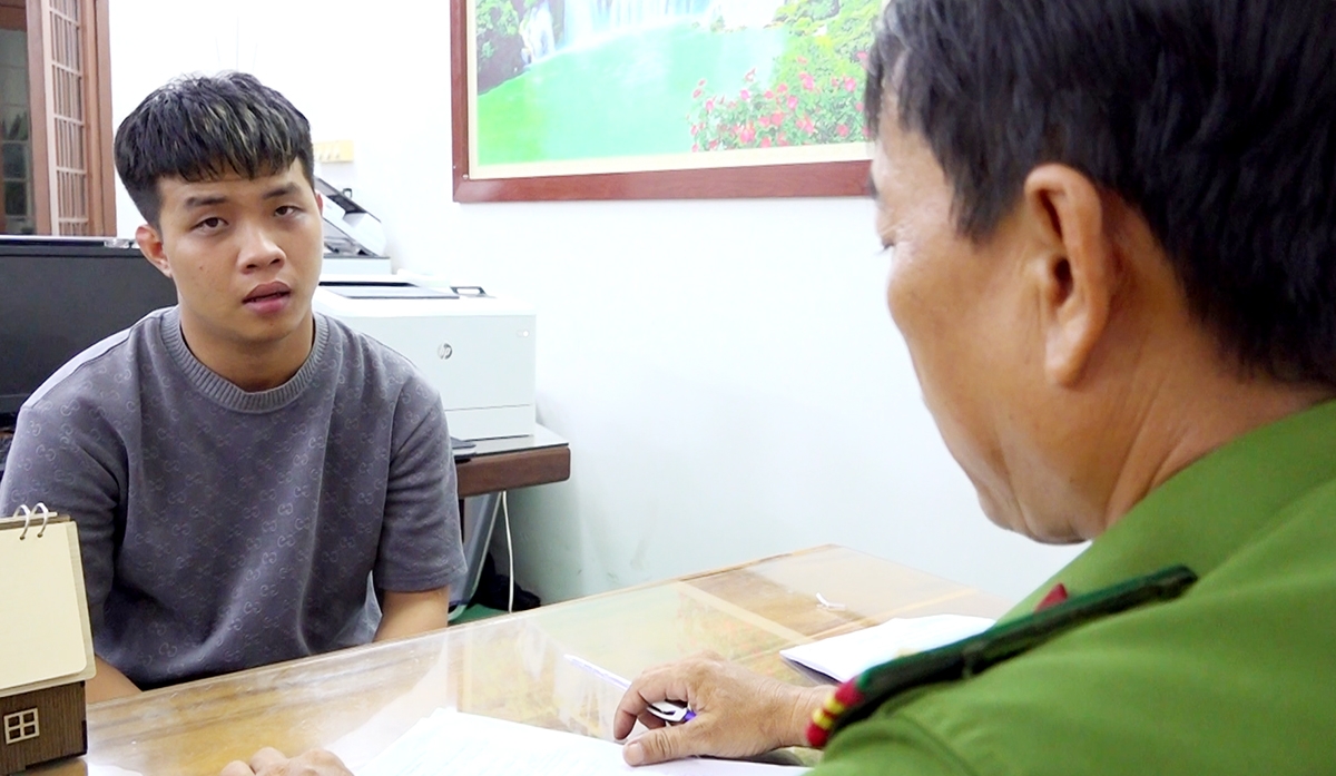 Trần Minh Thượng đến đầu thú tại Phòng Cảnh sát hình sự Công an tỉnh An Giang