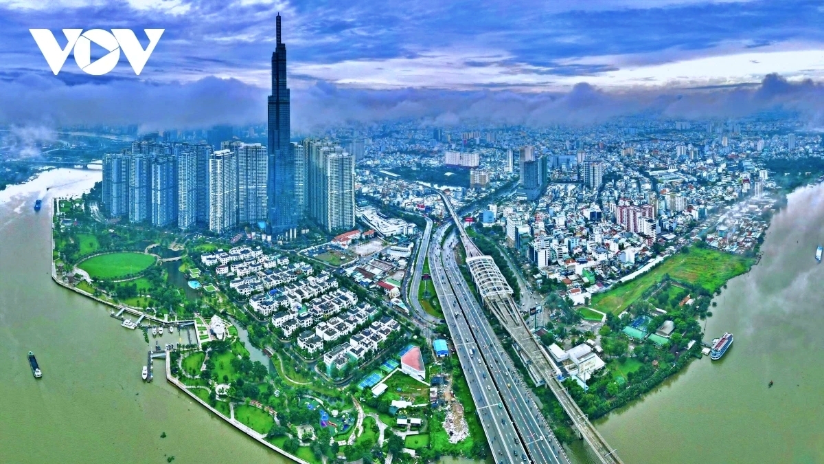Khẩn trương huy động mọi nguồn lực cho Trung tâm tài chính quốc tế tại Việt Nam.
