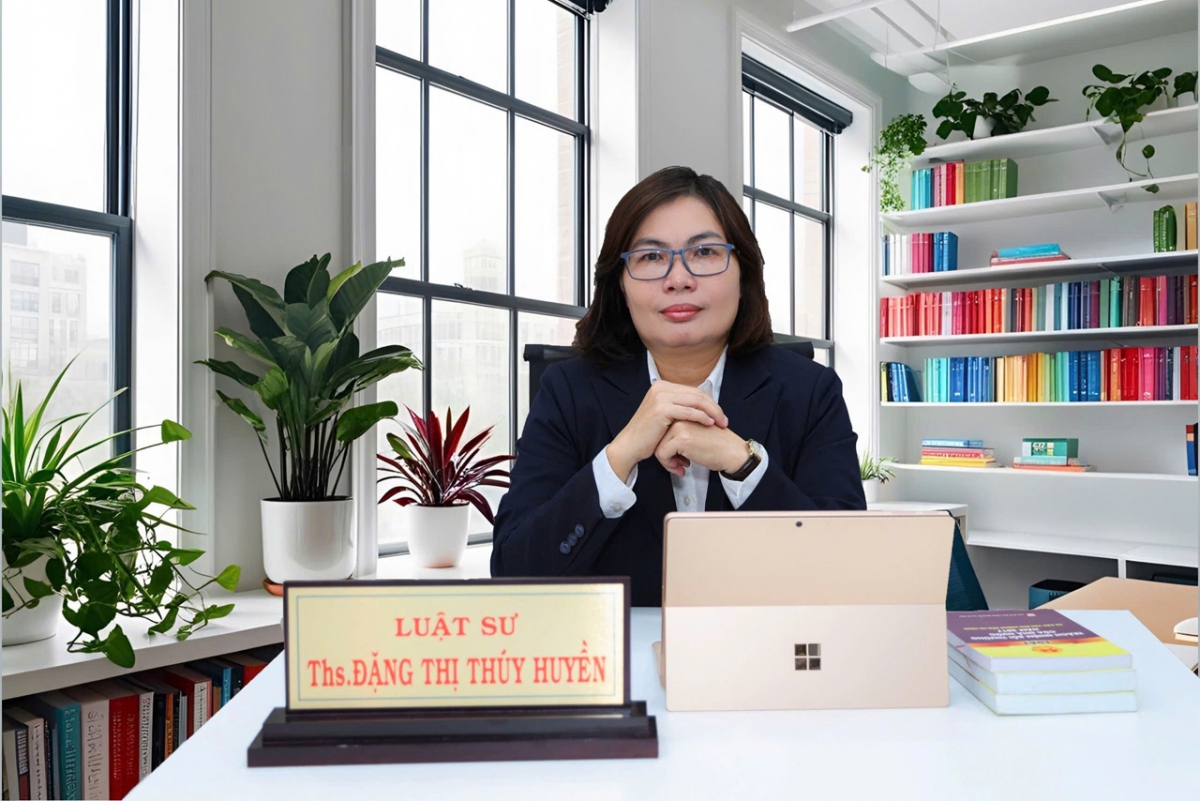 Luật sư Đặng Thị Thúy Huyền (Công ty luật TNHH HPL và cộng sự) chia sẻ về quy định pháp luật - Ảnh: NVCC