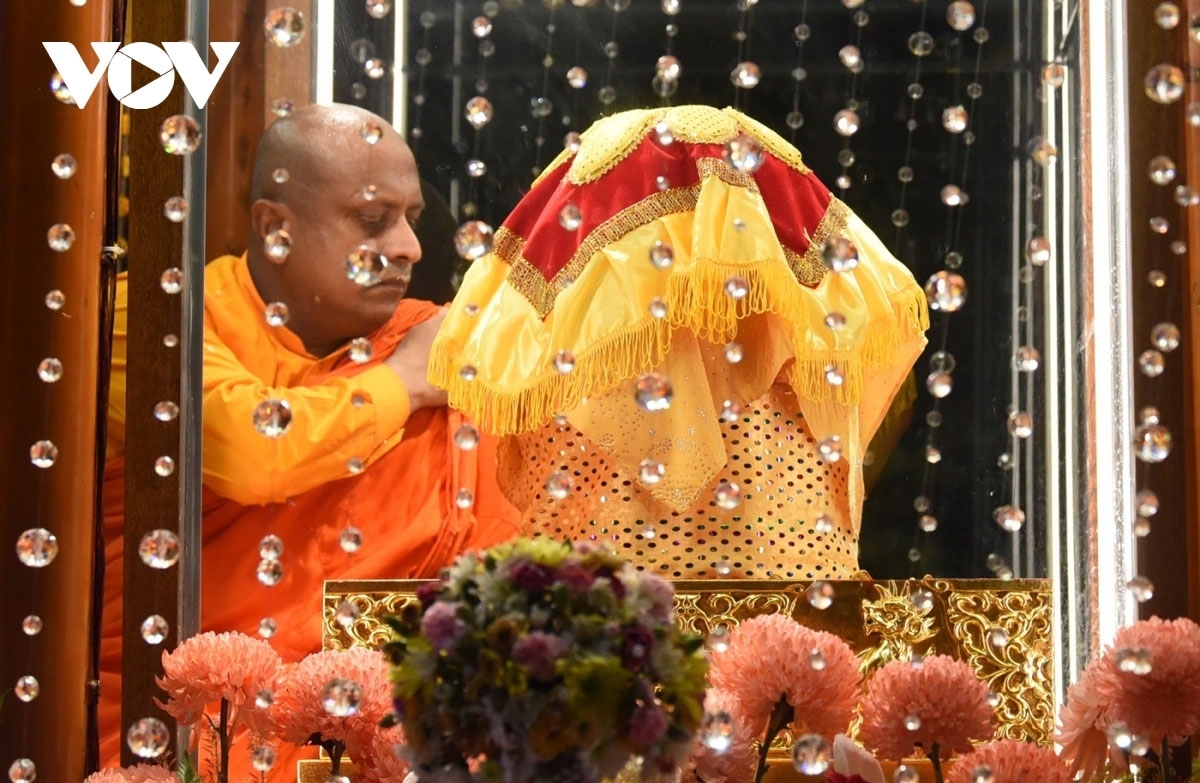 Xá lợi Đức Phật trong đoàn xe rước