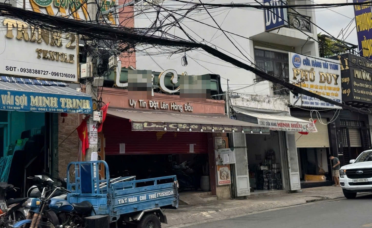 Quán L.C bị Sở ATTP kiểm tra, không đón khách đến quán (Ảnh T.P)