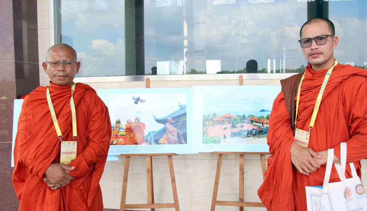 Đại biểu dự Vesak 2025 tham quan triển lãm