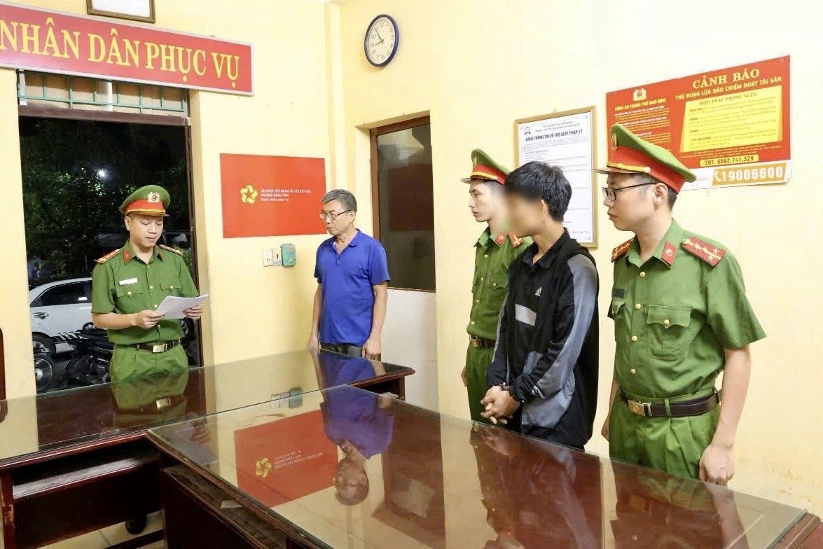 Tạm giữ hình sự người nhà bệnh nhân hành hung điều dưỡng BV Đa khoa Nam Định. Ảnh Công an cung cấp