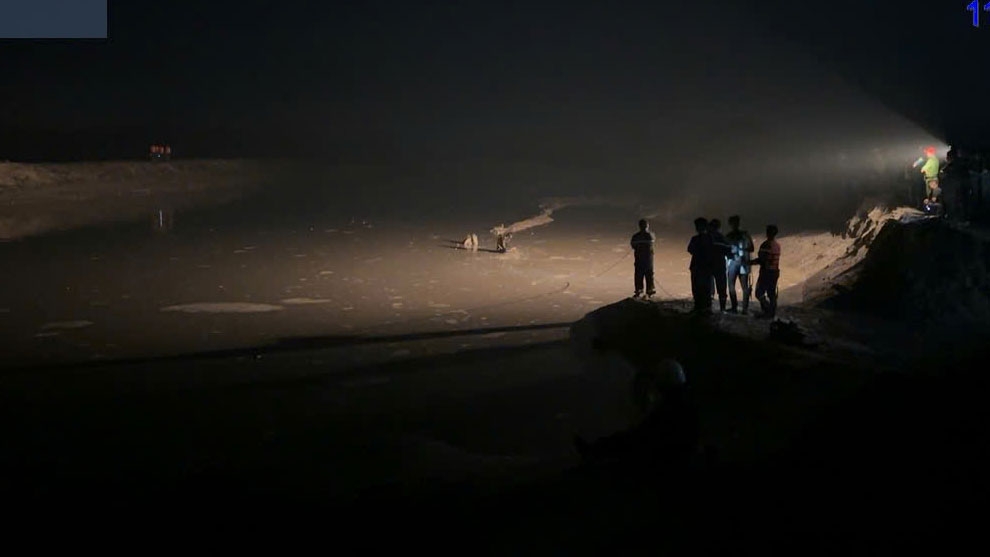 Xuyên đêm tìm kiếm nạn nhân 