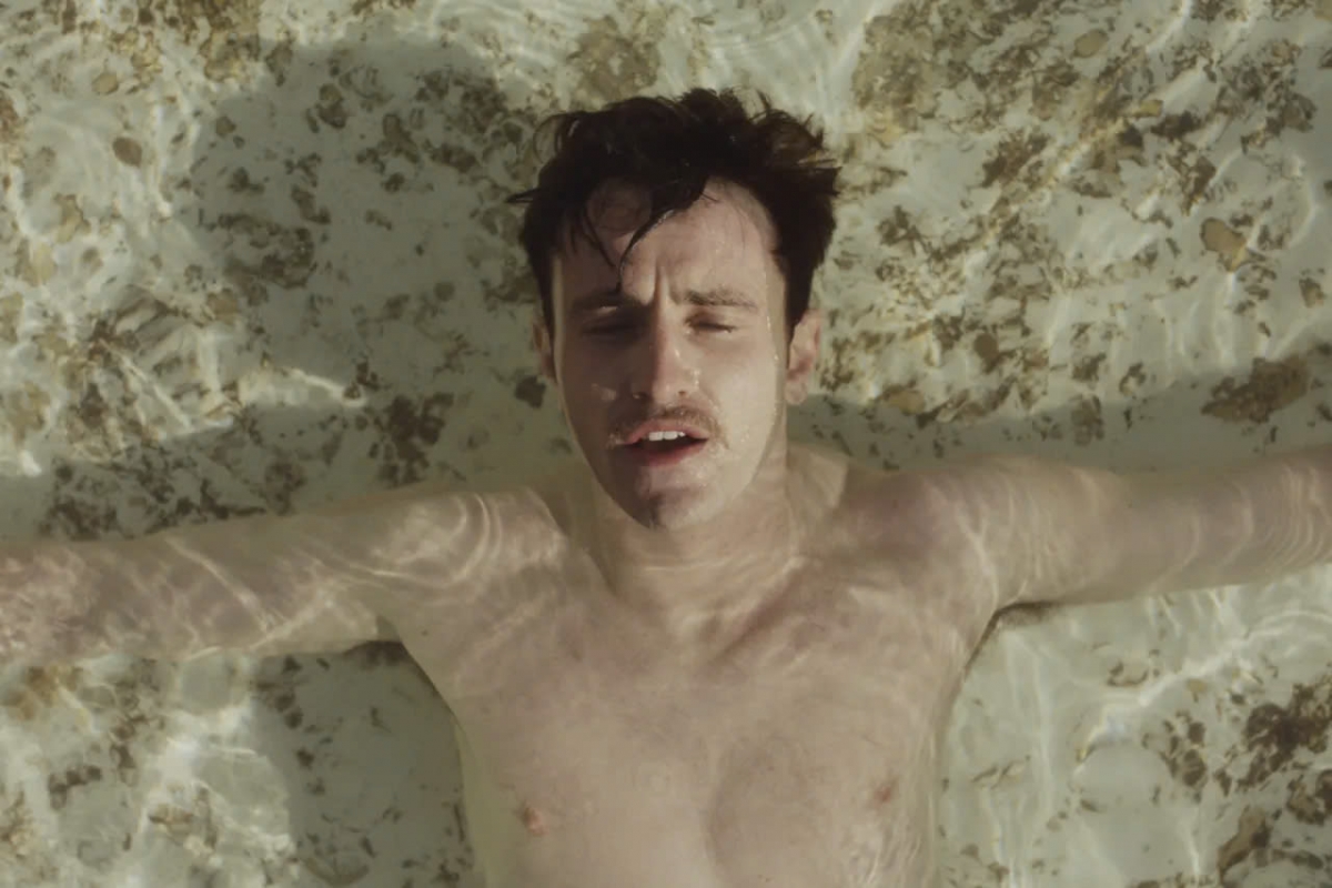 “The History of Sound” kể về cuộc gặp gỡ giữa Lionel (Paul Mescal), một ca sĩ tài năng từ Kentucky và David (Josh O'Connor), một sinh viên sáng tác nhạc tại Nhạc viện Boston. Cả hai cùng đi du lịch, thu thập các bài dân gian ở Maine. Tác phẩm mở ra lát cắt lịch sử, đan xen giai điệu truyền thống lưu truyền qua nhiều thập niên.