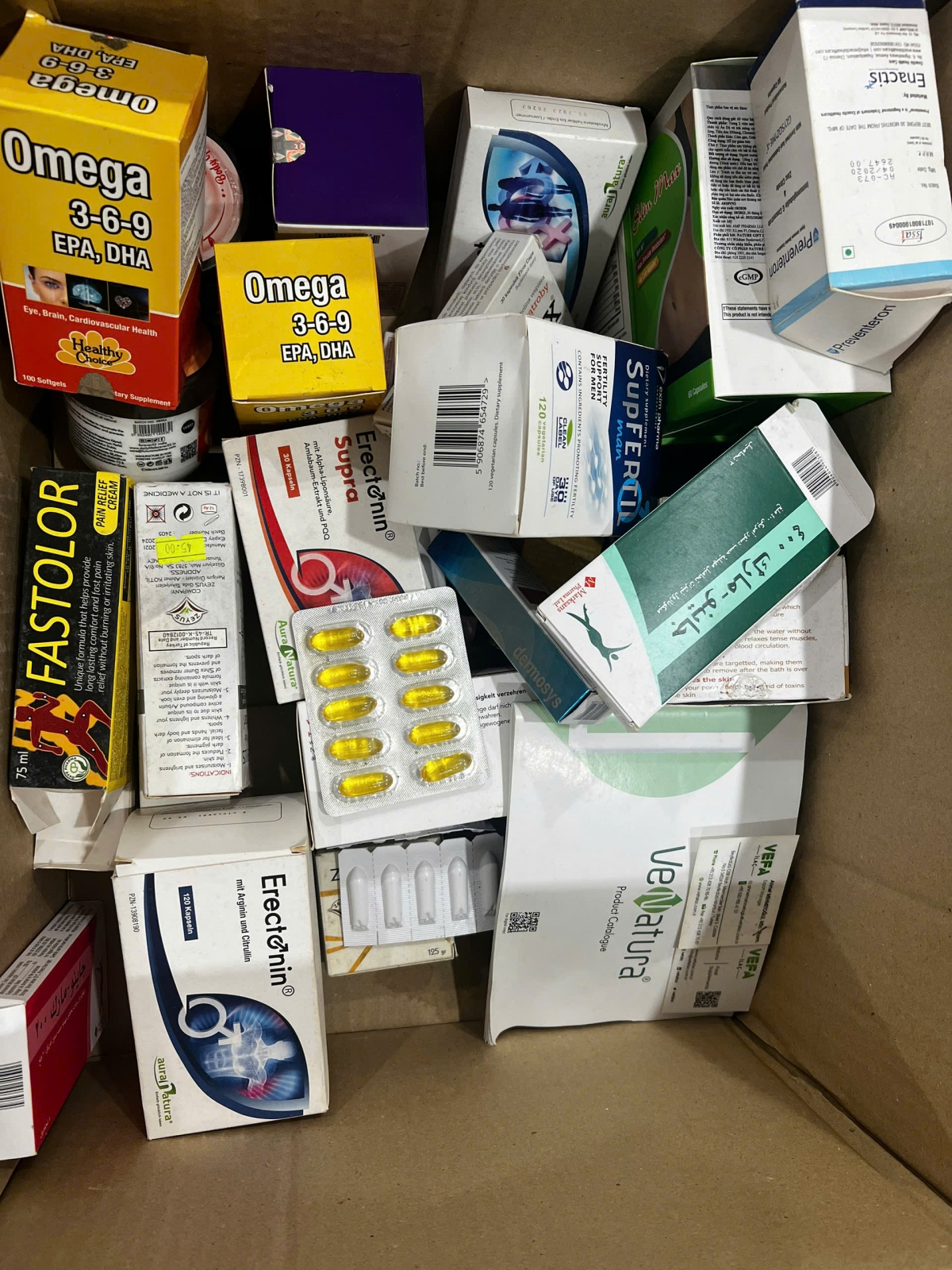 Các loại vỏ, nhãn được các đối tượng đặt mua trên mạng rồi chuyển bản thiết kế để đặt in của các cơ sở in tại thành phố Hà Nội.