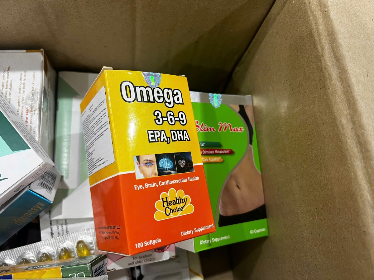 Thực phẩm chức năng Omega 3,6,9 có tác dụng làm trắng da có nguy cơ nguy hại sức khỏe người tiêu dùng cũng bị các đối tượng làm giả.